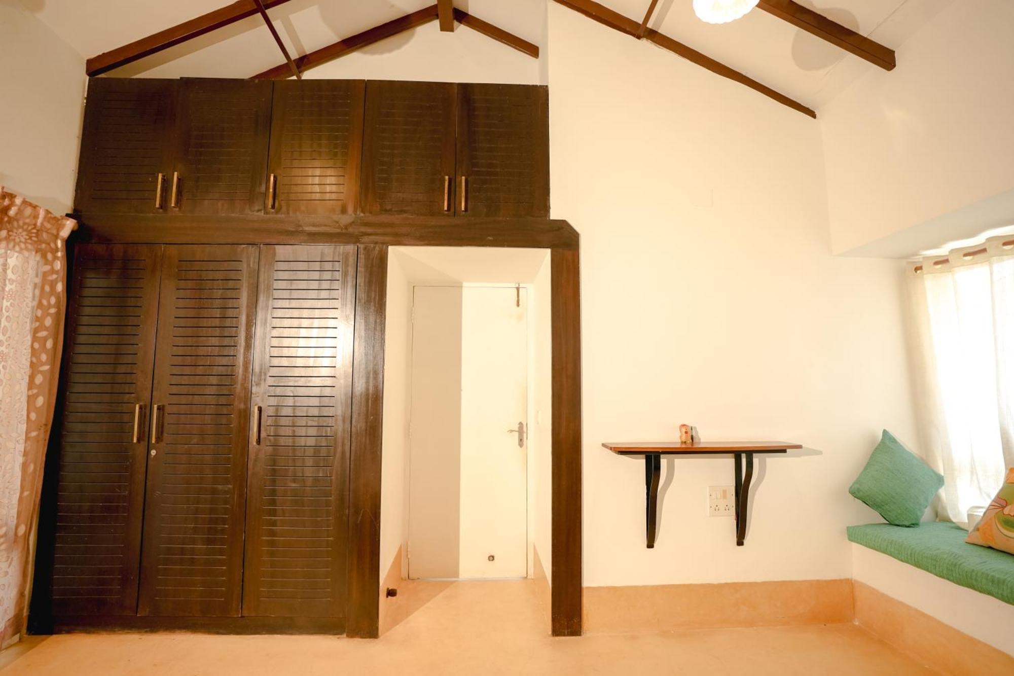 Villa M - Solitude: Beachside Candolim Retreat with Pool Exterior photo