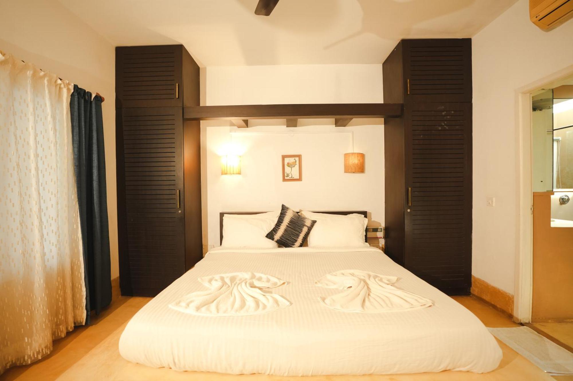 Villa M - Solitude: Beachside Candolim Retreat with Pool Exterior photo